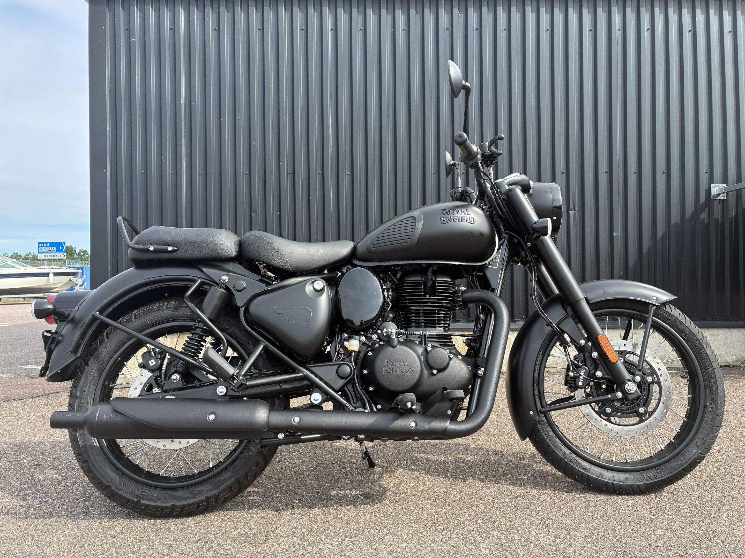Royal Enfield Classic 350 Stealth Black 2026