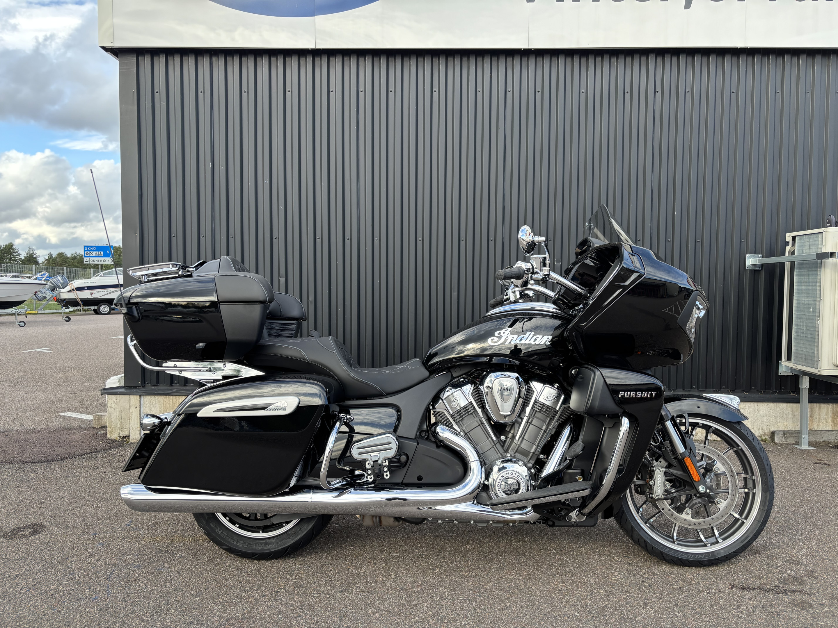 Indian Pursuit Limited Premium Black Metallic 2024